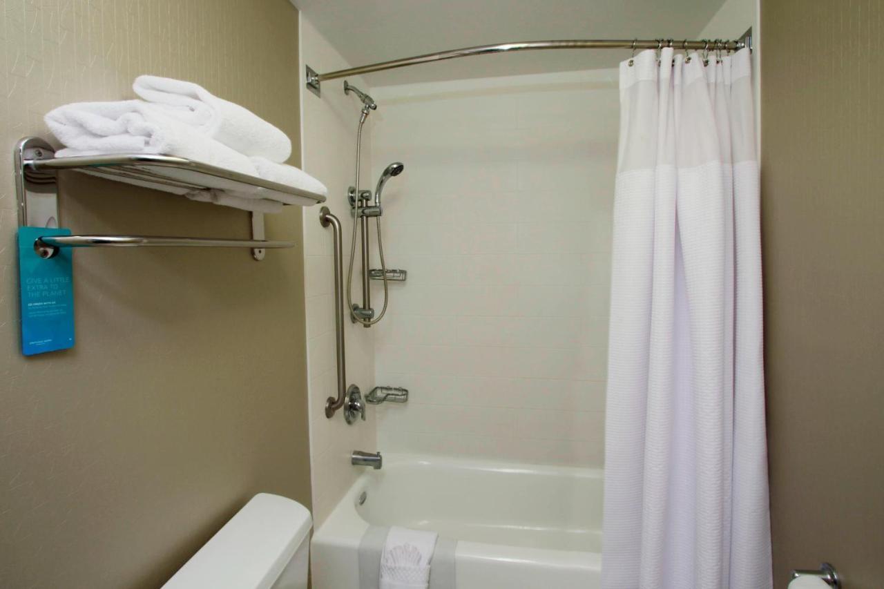 Springhill Suites By Marriott Madera Exterior photo